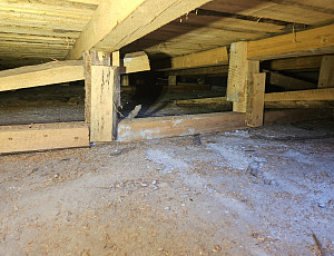 Zateplení stropu zděného rodinného domu pomocí foukané izolace